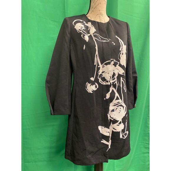 Chico’s black long sleeves, concealed zipper/snap Rose-Print Topper size 0(4-6) - Picture 4 of 15